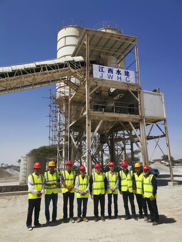 集團(tuán)公司董事長王元旦一行慰問默焦-阿瓦薩高速公路項目