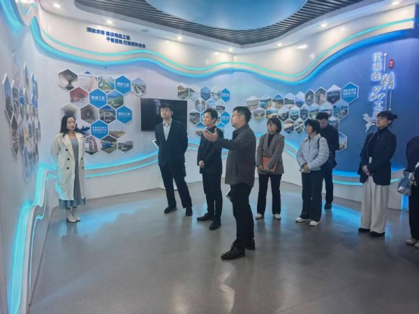 中國(guó)出口信用保險(xiǎn)公司產(chǎn)品管理和創(chuàng)新部總經(jīng)理陸粵、江西分公司總經(jīng)理蔣韶華一行蒞臨集團(tuán)調(diào)研指導(dǎo)